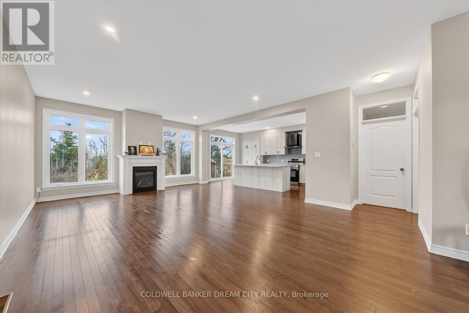 1386 Monarch Drive, Kingston, ON - Indoor Photo Showing Living Room