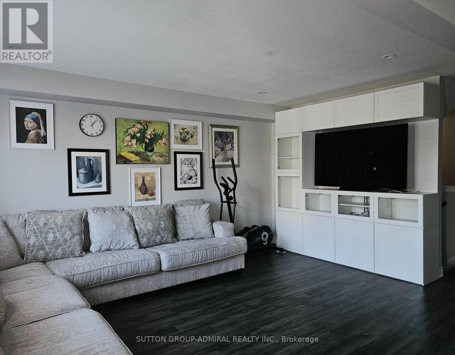 6412 Shapton Crescent, Niagara Falls, ON - Indoor Photo Showing Living Room
