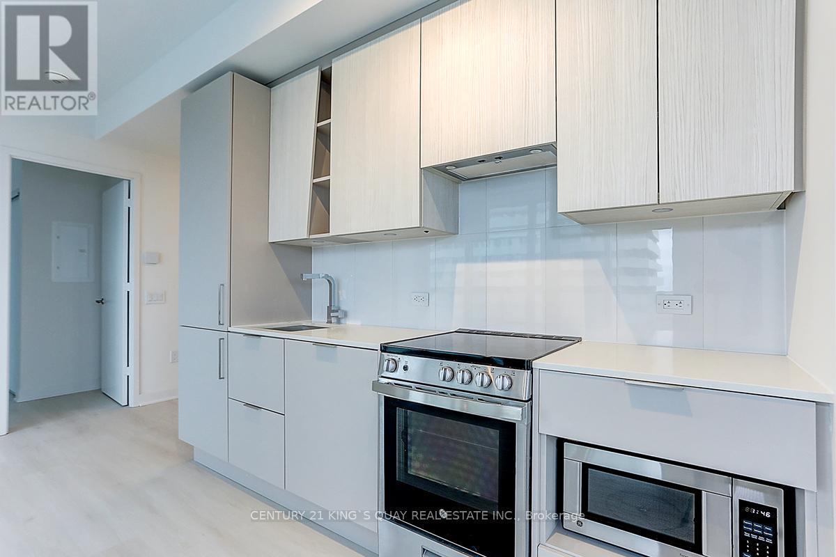 2103 - 3900 Confederation Parkway, Mississauga, ON - Indoor Photo Showing Kitchen