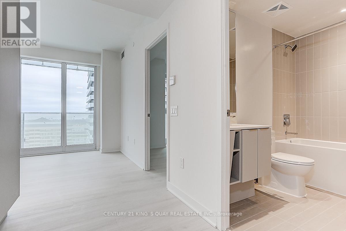 2103 - 3900 Confederation Parkway, Mississauga, ON - Indoor Photo Showing Bathroom