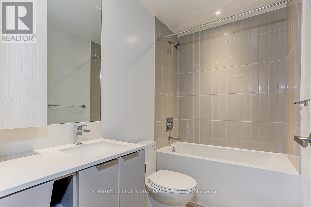 2103 - 3900 Confederation Parkway, Mississauga, ON - Indoor Photo Showing Bathroom