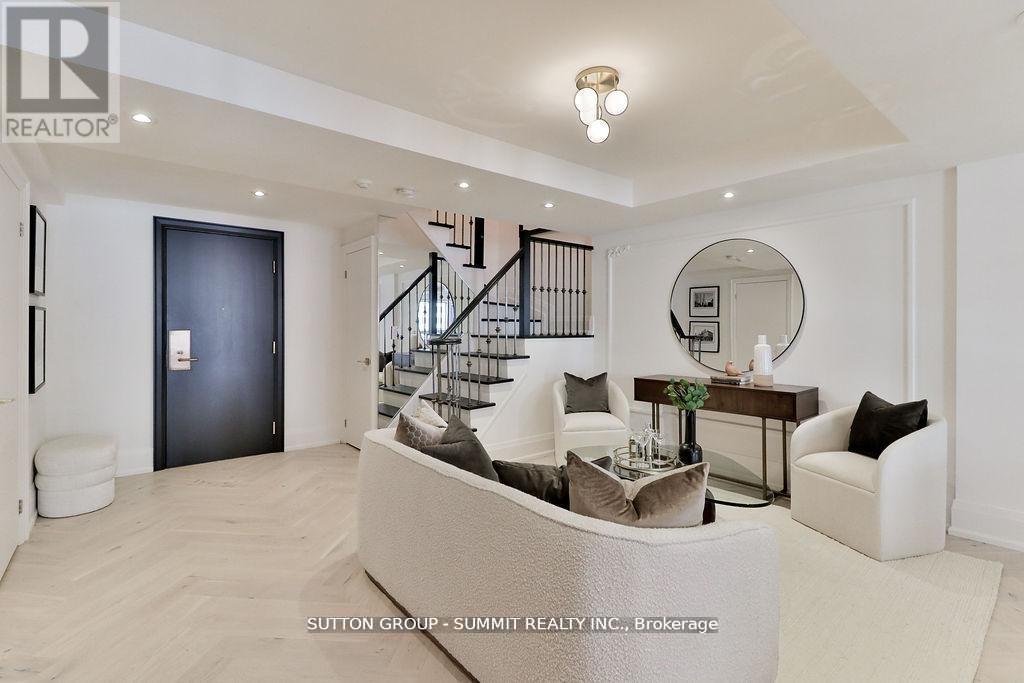 Ph07 - 102 Bloor Street W, Toronto, ON - Indoor Photo Showing Other Room