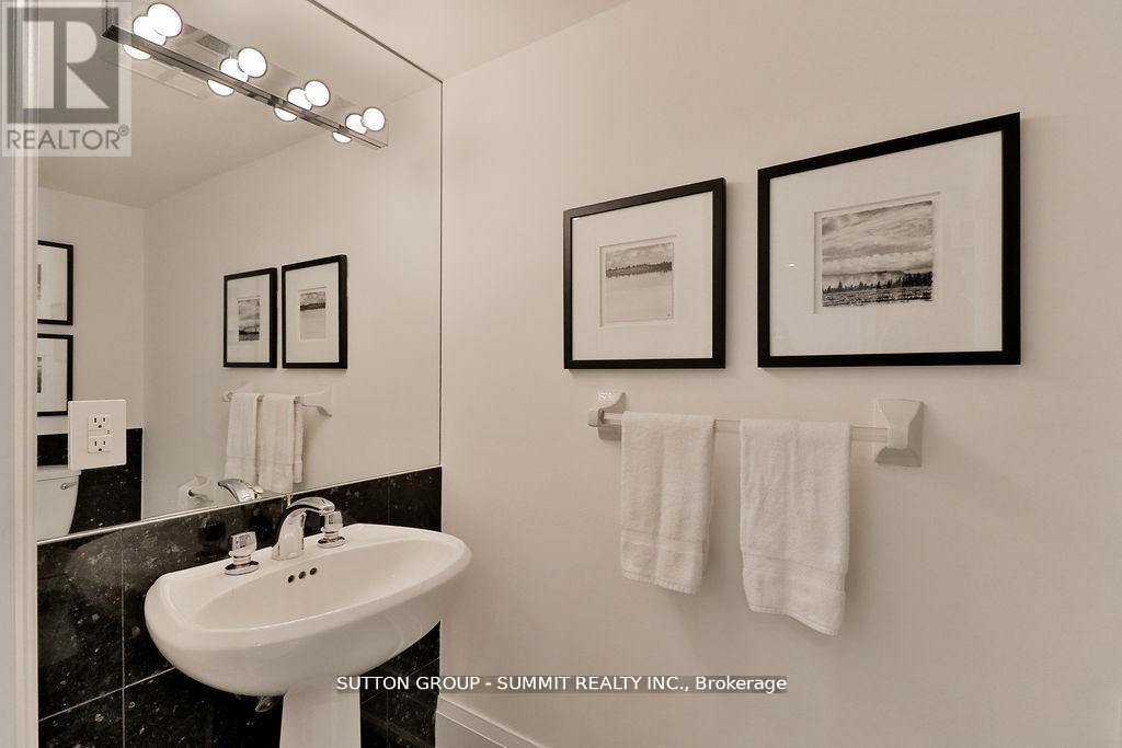 Ph07 - 102 Bloor Street W, Toronto, ON - Indoor Photo Showing Bathroom
