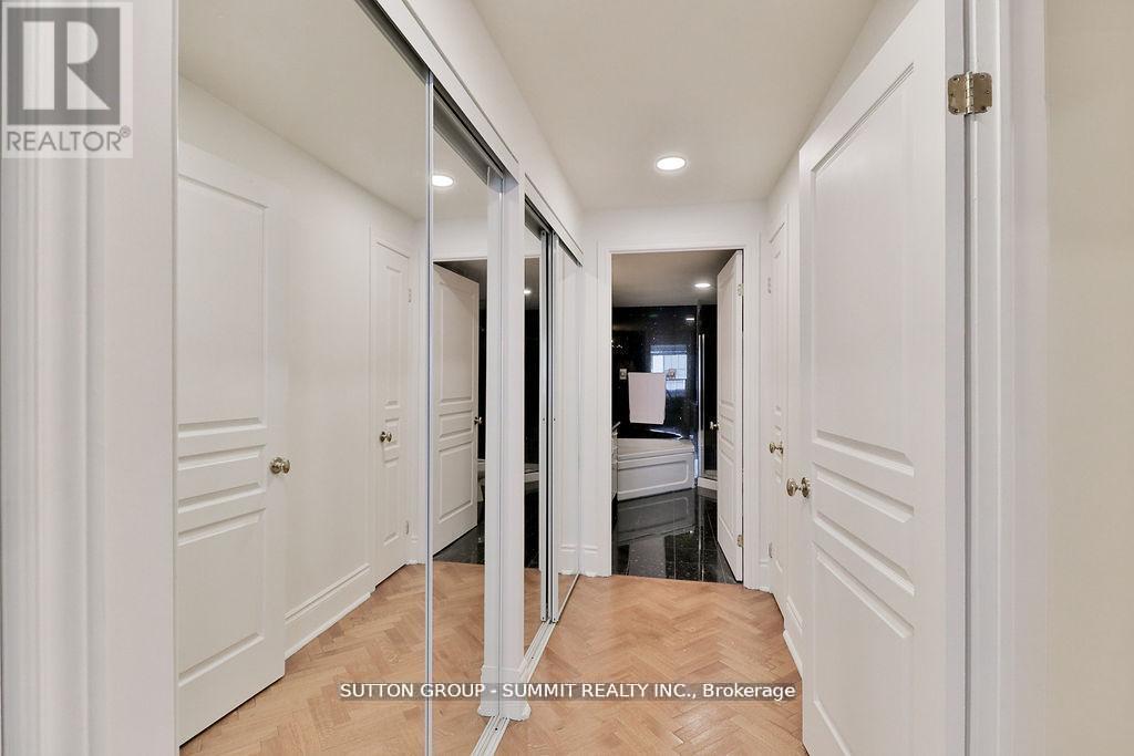 Ph07 - 102 Bloor Street W, Toronto, ON - Indoor Photo Showing Other Room