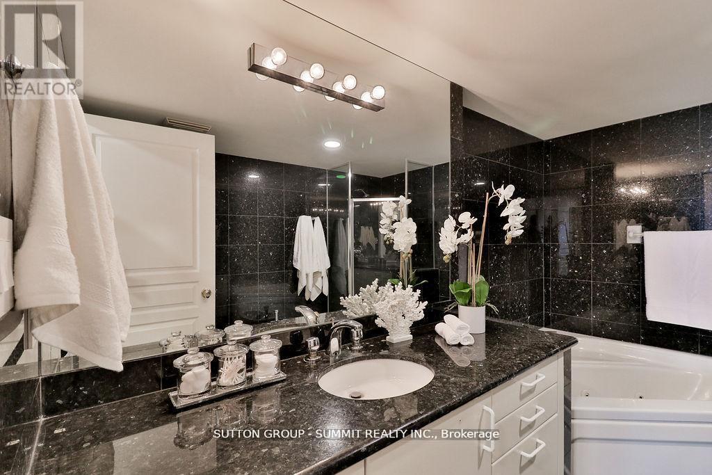 Ph07 - 102 Bloor Street W, Toronto, ON - Indoor Photo Showing Bathroom