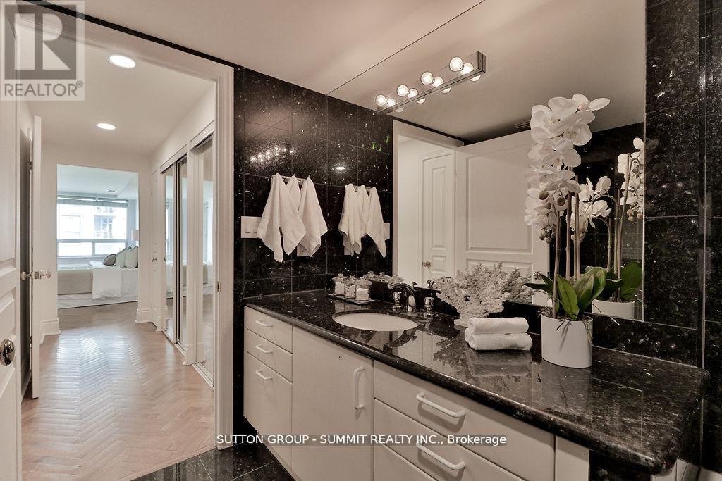 Ph07 - 102 Bloor Street W, Toronto, ON - Indoor Photo Showing Bathroom