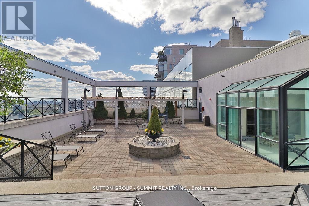 Ph07 - 102 Bloor Street W, Toronto, ON - Outdoor