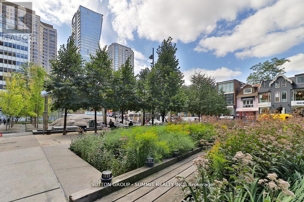 Ph07 - 102 Bloor Street W, Toronto, ON - Outdoor