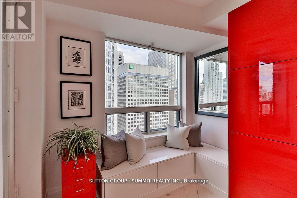 Ph07 - 102 Bloor Street W, Toronto, ON - Indoor Photo Showing Other Room