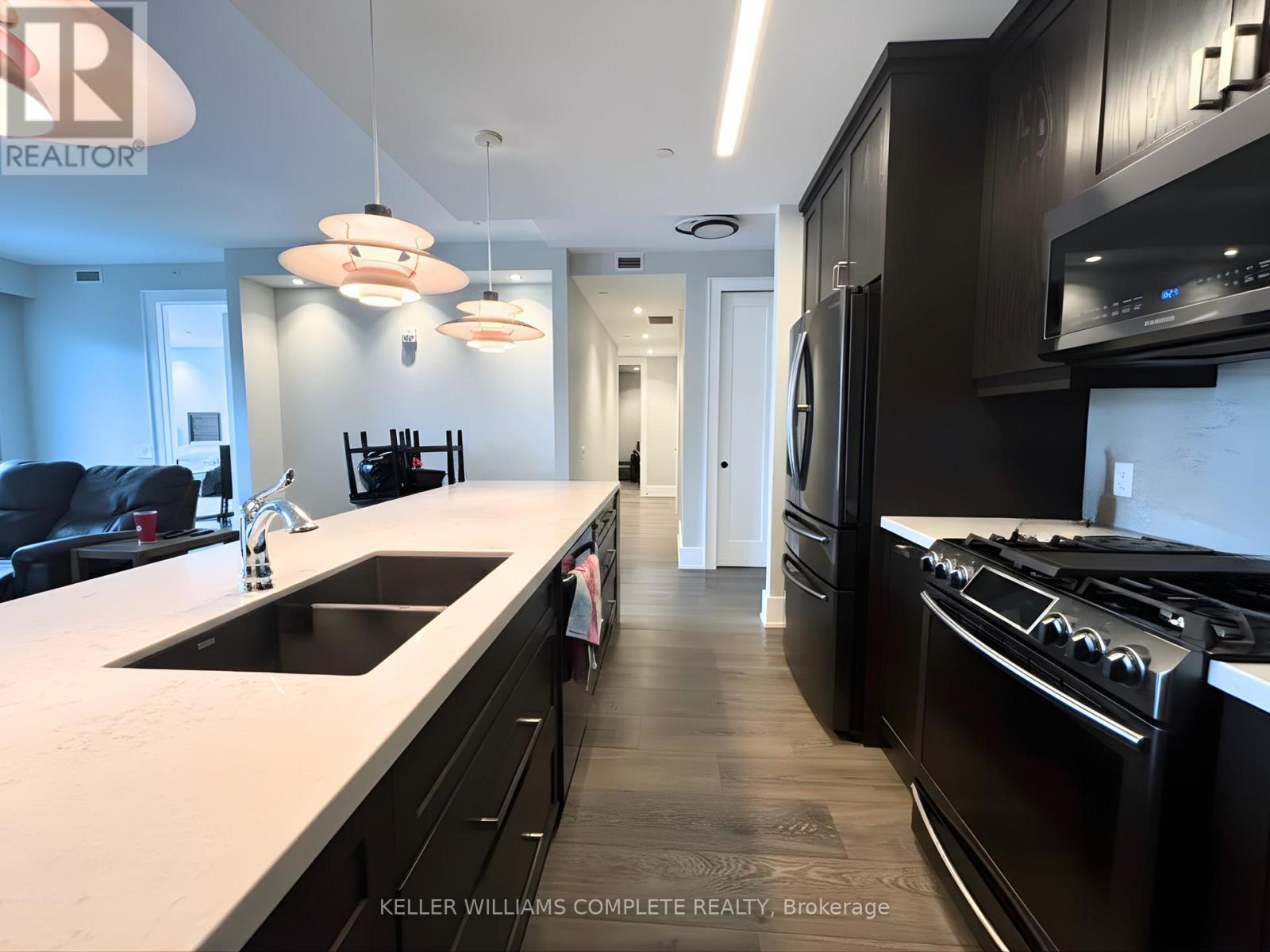 Ph4 - 181 James Street N, Hamilton, ON - Indoor Photo Showing Kitchen With Double Sink With Upgraded Kitchen