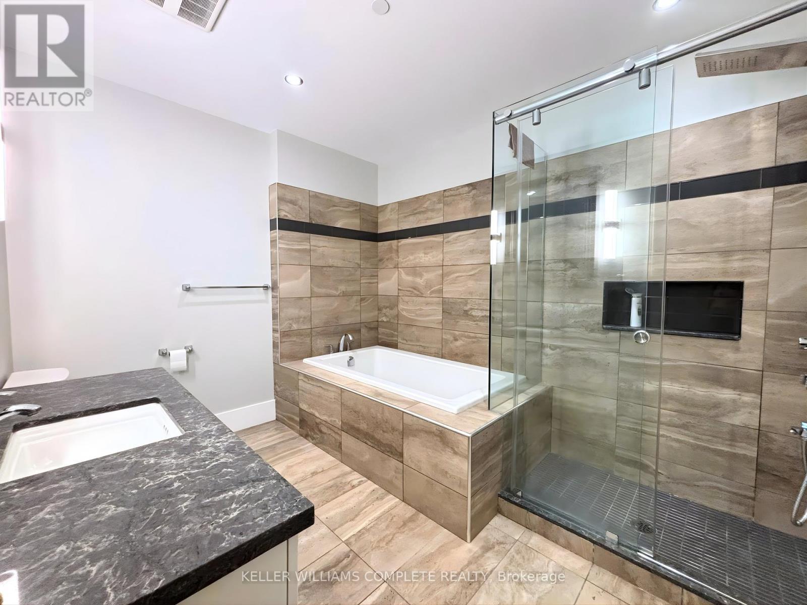 Ph4 - 181 James Street N, Hamilton, ON - Indoor Photo Showing Bathroom