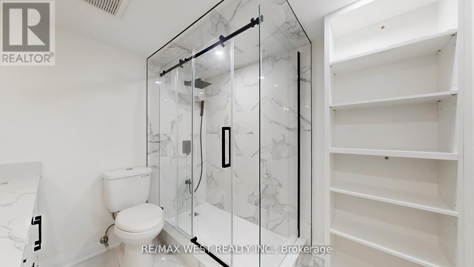 404 - 1535 Lakeshore Road E, Mississauga, ON - Indoor Photo Showing Bathroom