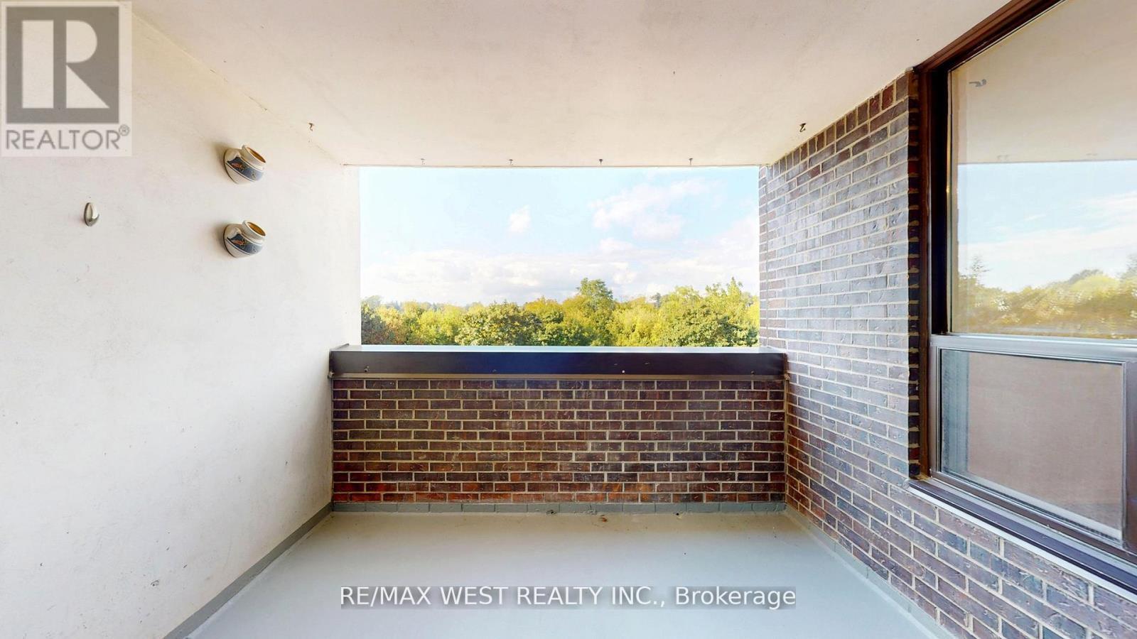 404 - 1535 Lakeshore Road E, Mississauga, ON - Outdoor With Exterior