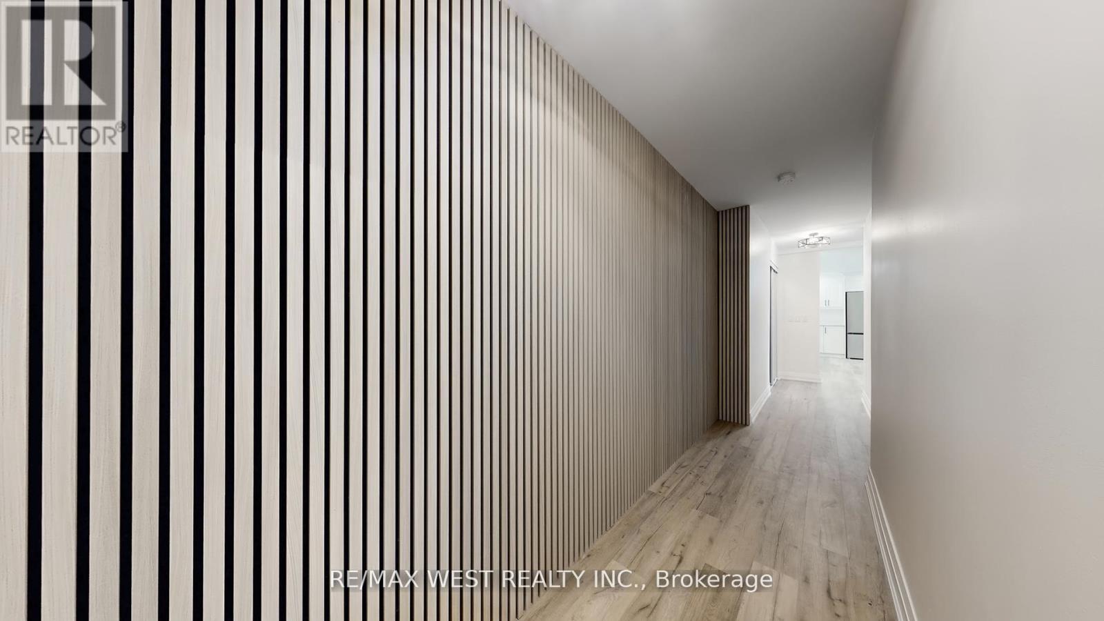 404 - 1535 Lakeshore Road E, Mississauga, ON - Indoor Photo Showing Other Room