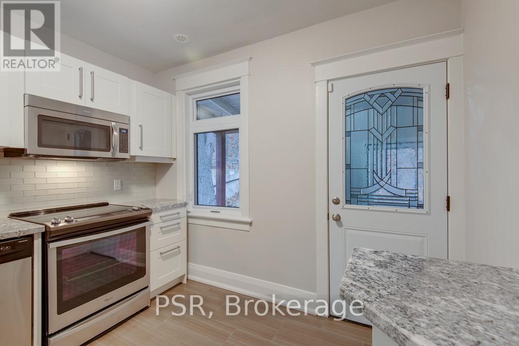 2Nd Floor - 109 Neville Park Boulevard, Toronto, ON - Indoor Photo Showing Kitchen