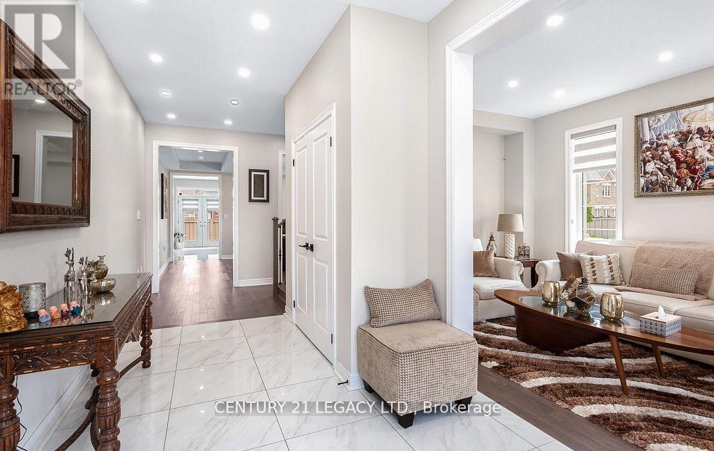 35 Farringdon Crescent, Brampton, ON - Indoor