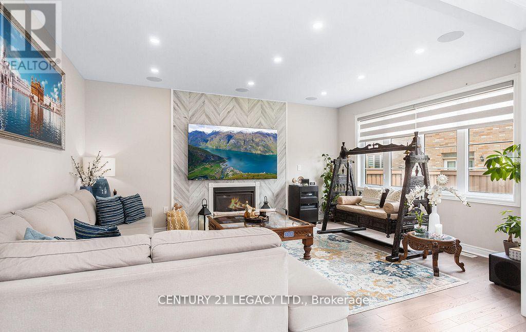 35 Farringdon Crescent, Brampton, ON - Indoor Photo Showing Living Room With Fireplace