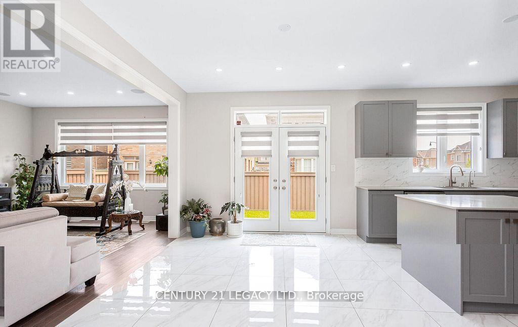 35 Farringdon Crescent, Brampton, ON - Indoor