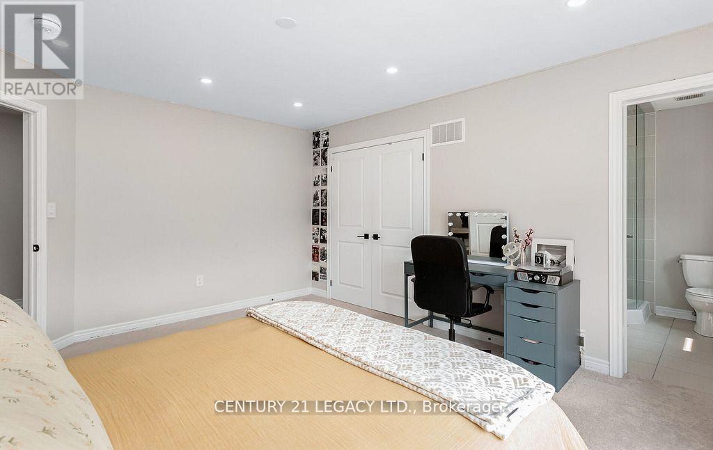 35 Farringdon Crescent, Brampton, ON - Indoor