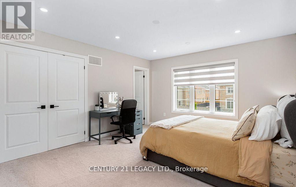 35 Farringdon Crescent, Brampton, ON - Indoor Photo Showing Bedroom