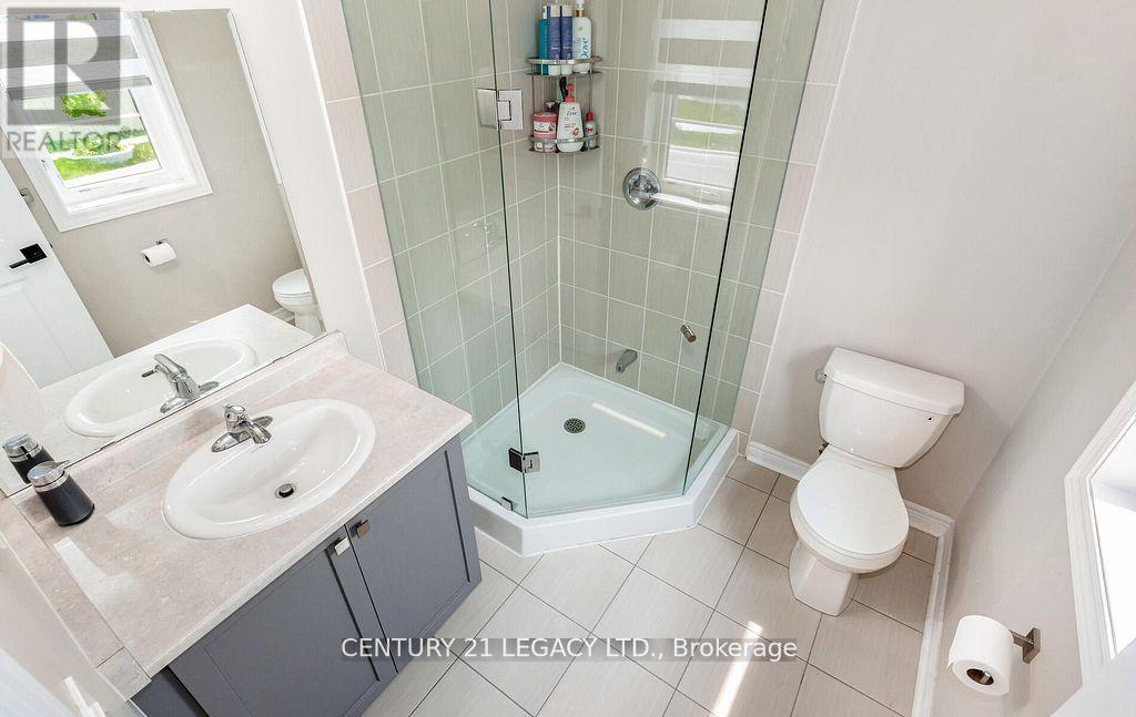 35 Farringdon Crescent, Brampton, ON - Indoor Photo Showing Bathroom