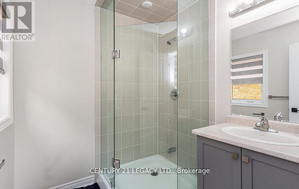 35 Farringdon Crescent, Brampton, ON - Indoor Photo Showing Bathroom