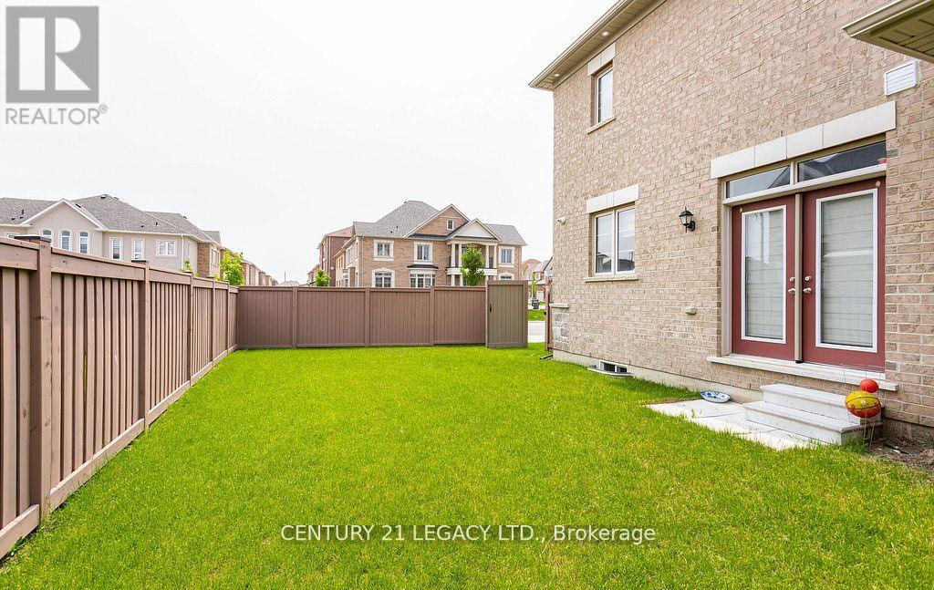 35 Farringdon Crescent, Brampton, ON - Outdoor