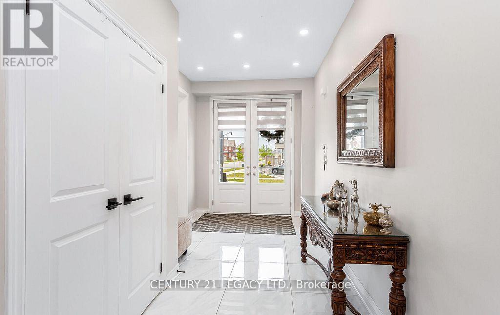 35 Farringdon Crescent, Brampton, ON - Indoor Photo Showing Other Room