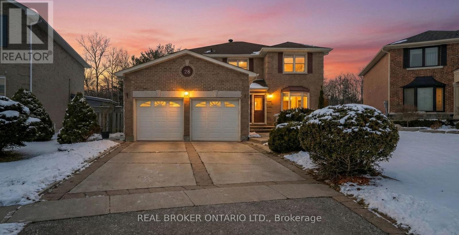 28 Blyth Street W, Richmond Hill, ON - Outdoor