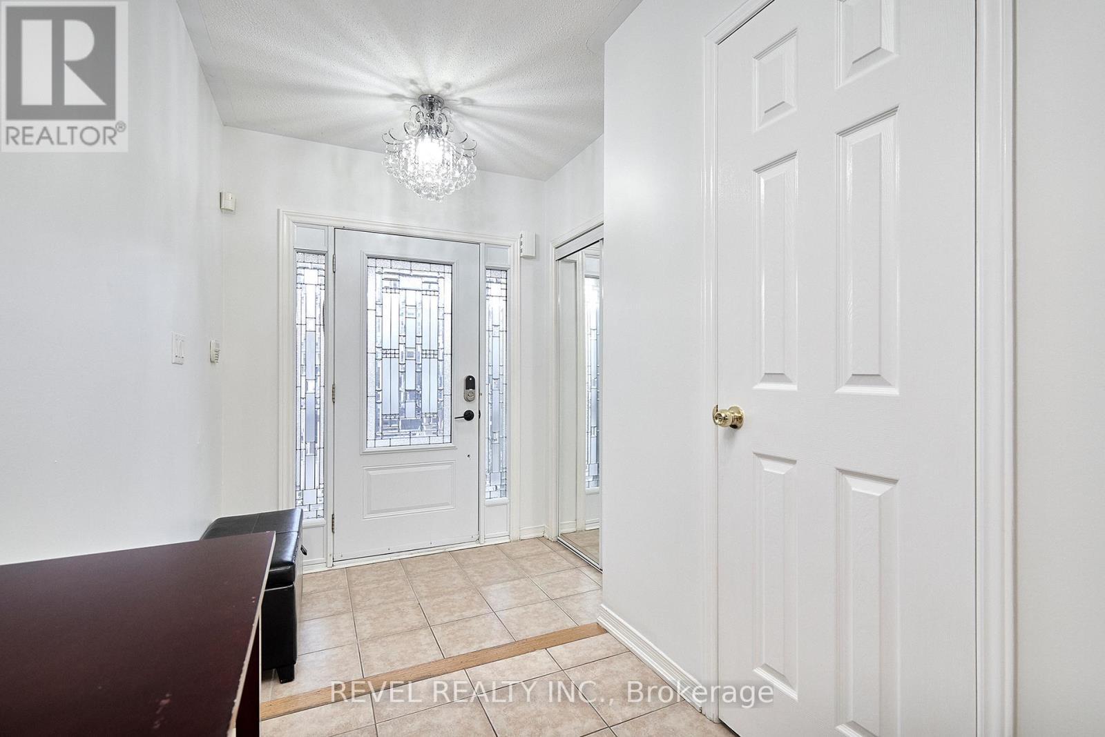35 Manordale Crescent, Vaughan, ON - Indoor Photo Showing Other Room