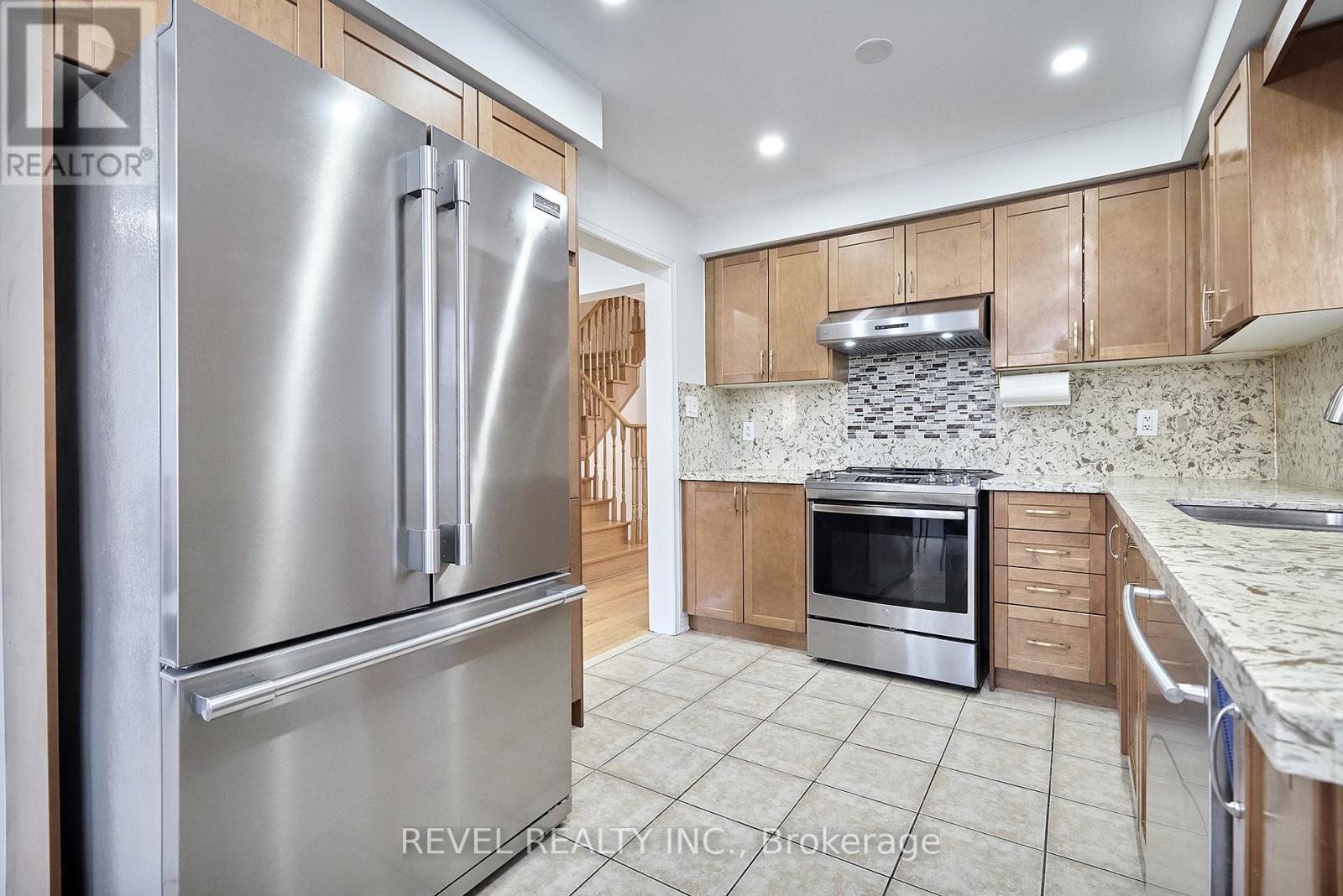 35 Manordale Crescent, Vaughan, ON - Indoor Photo Showing Kitchen With Stainless Steel Kitchen With Upgraded Kitchen