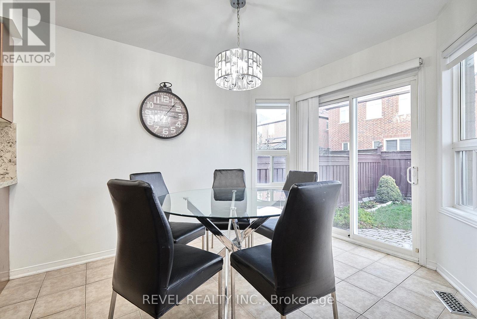 35 Manordale Crescent, Vaughan, ON - Indoor Photo Showing Dining Room