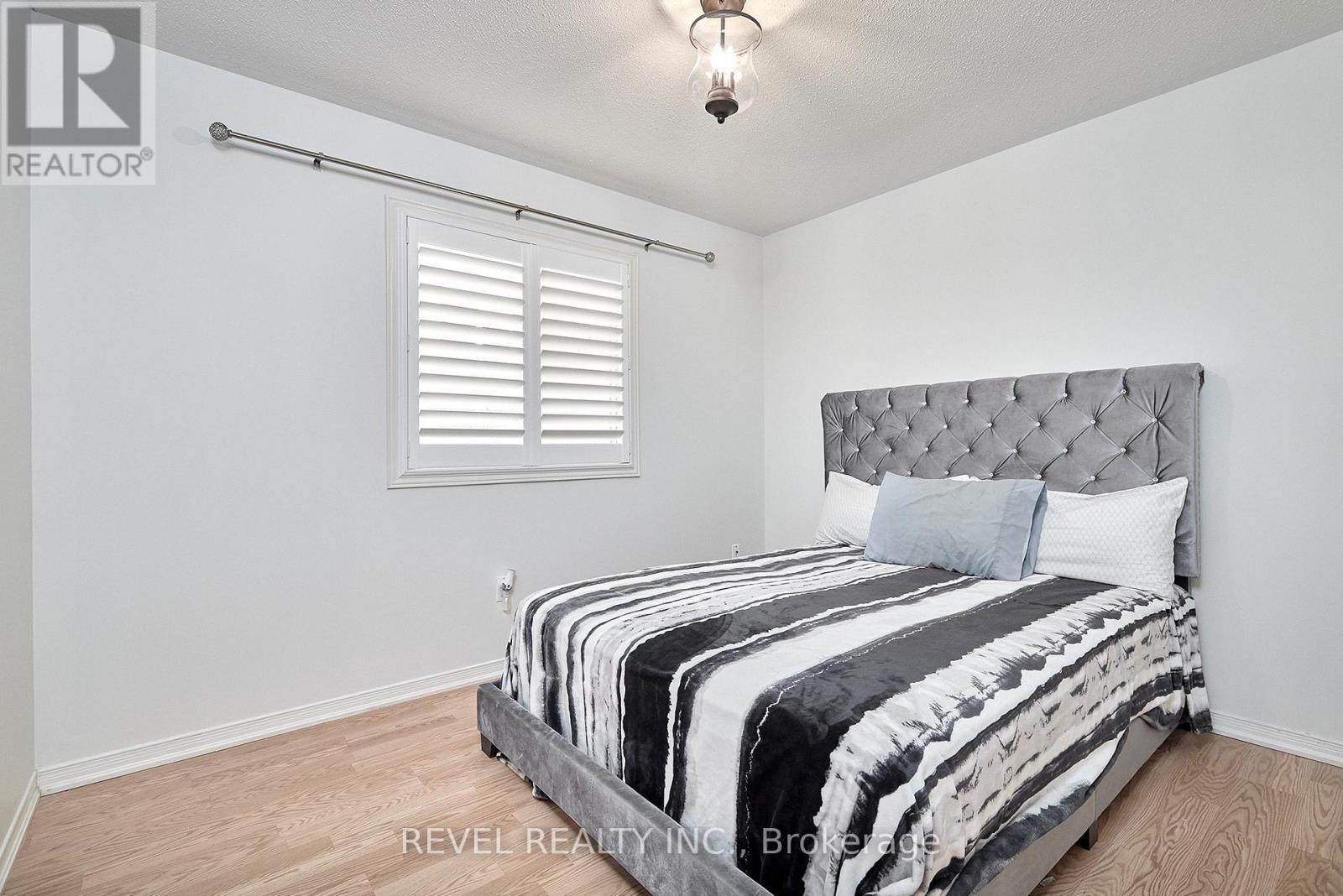 35 Manordale Crescent, Vaughan, ON - Indoor Photo Showing Bedroom