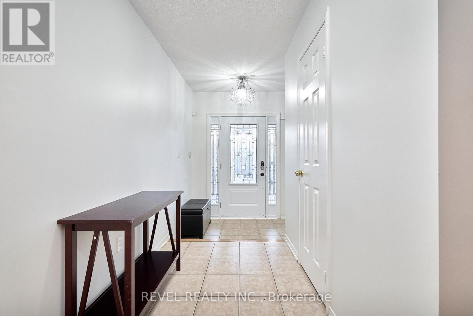 35 Manordale Crescent, Vaughan, ON - Indoor Photo Showing Other Room
