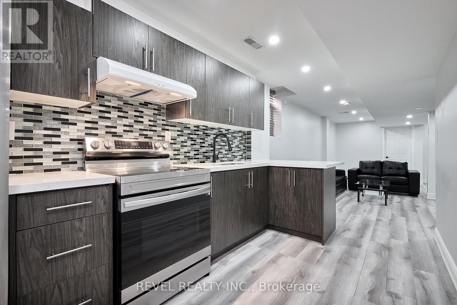35 Manordale Crescent, Vaughan, ON - Indoor Photo Showing Kitchen