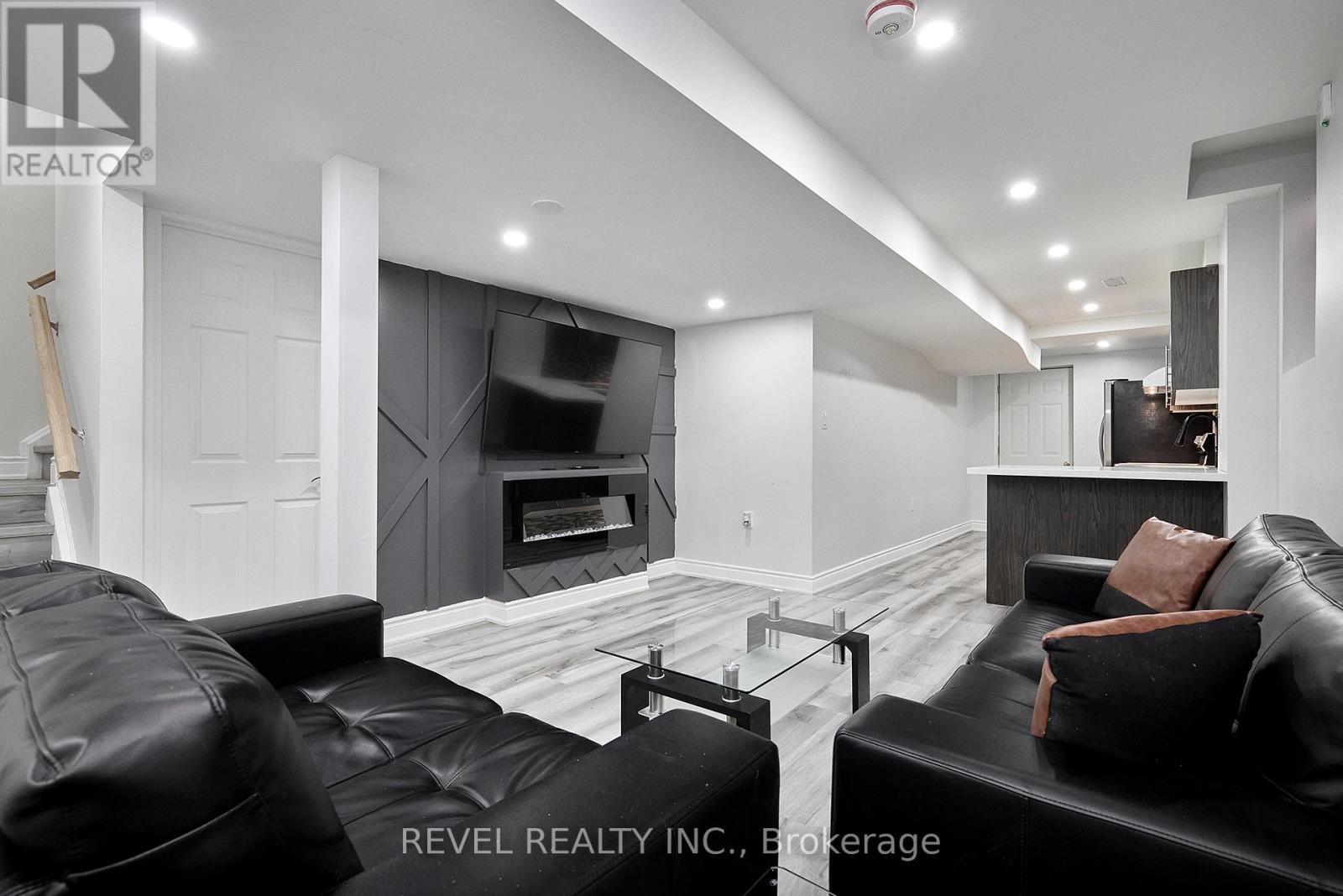 35 Manordale Crescent, Vaughan, ON - Indoor With Fireplace
