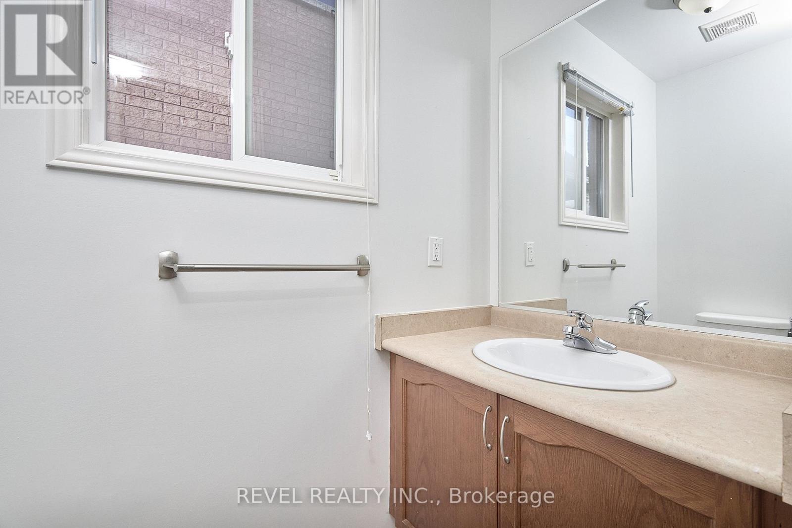 35 Manordale Crescent, Vaughan, ON - Indoor Photo Showing Bathroom