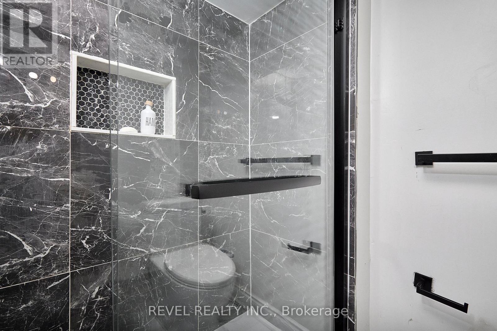 35 Manordale Crescent, Vaughan, ON - Indoor Photo Showing Bathroom