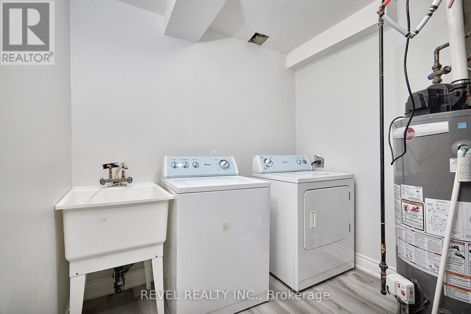 35 Manordale Crescent, Vaughan, ON - Indoor Photo Showing Laundry Room