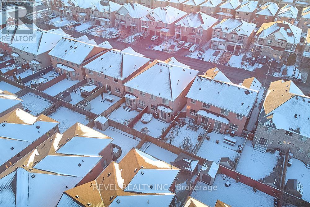 35 Manordale Crescent, Vaughan, ON - Outdoor