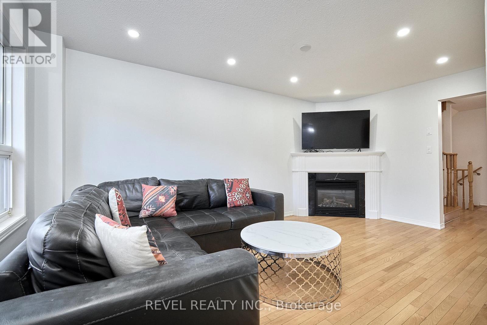 35 Manordale Crescent, Vaughan, ON - Indoor With Fireplace