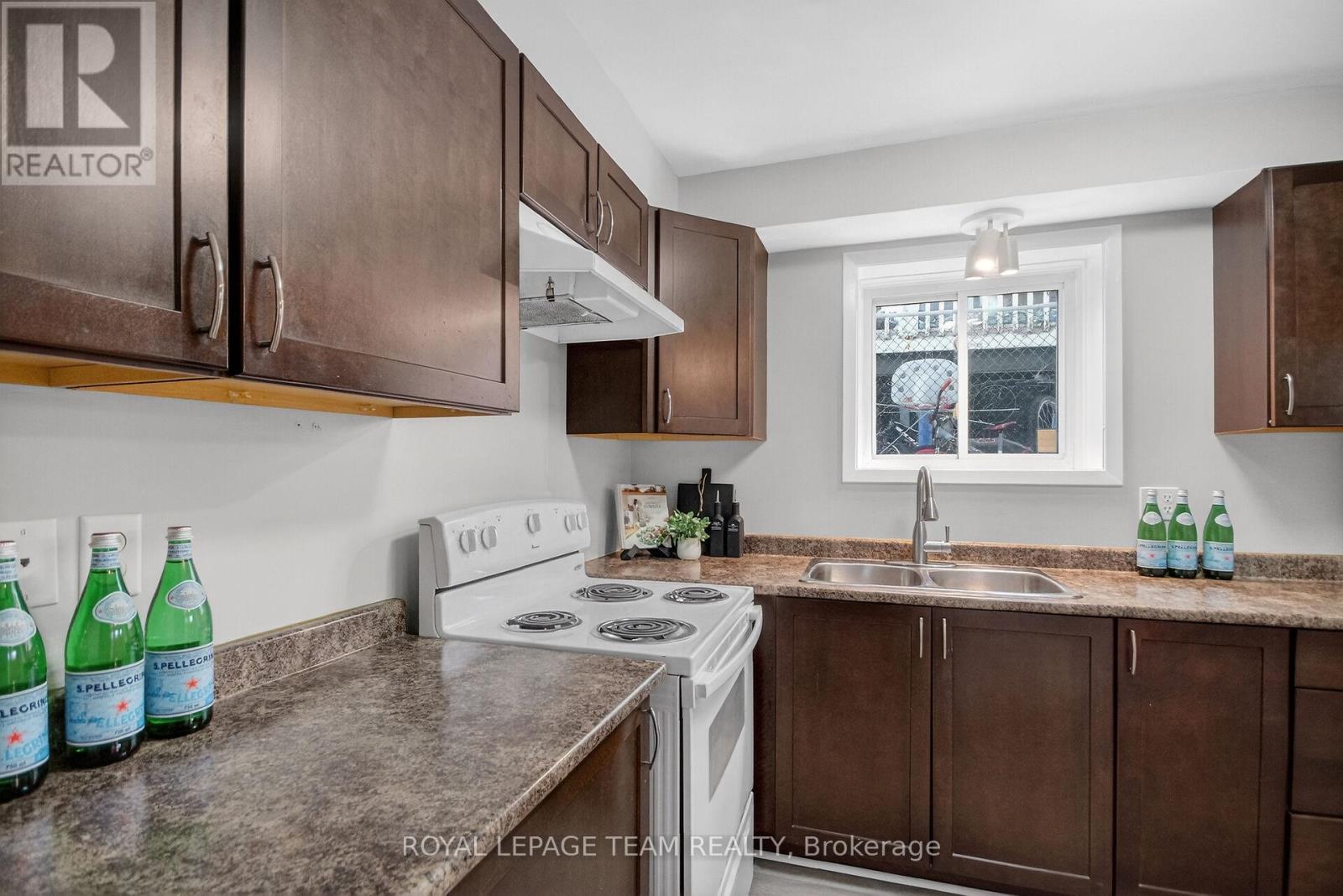 370 Joseph Street, Carleton Place, ON - Indoor Photo Showing Kitchen With Double Sink