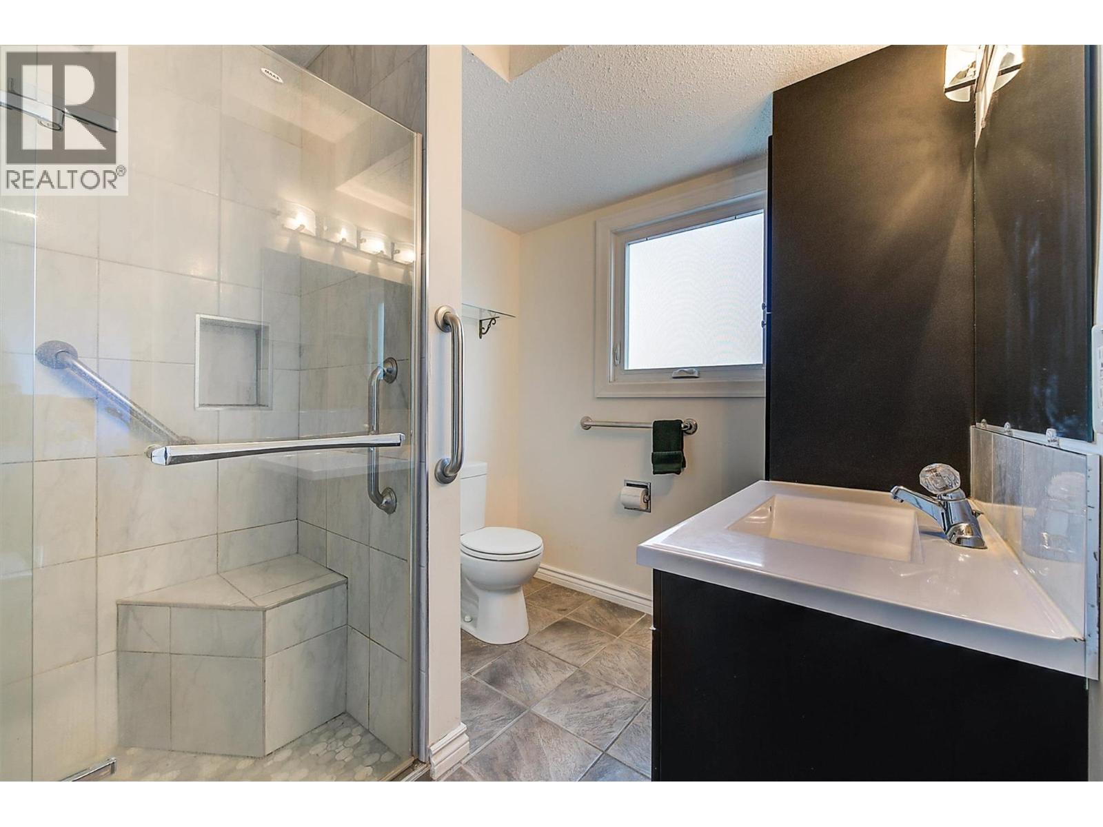 2415 Collingwood Road, West Kelowna, BC - Indoor Photo Showing Bathroom