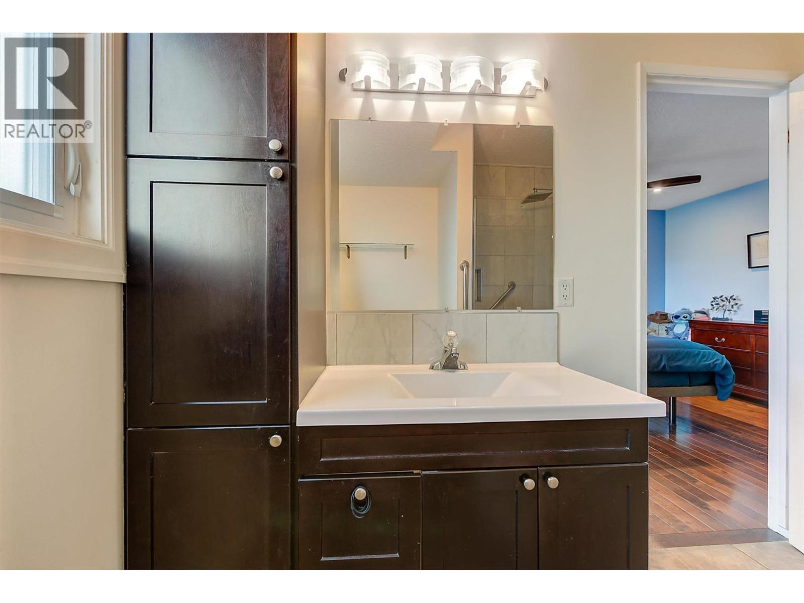 2415 Collingwood Road, West Kelowna, BC - Indoor Photo Showing Bathroom