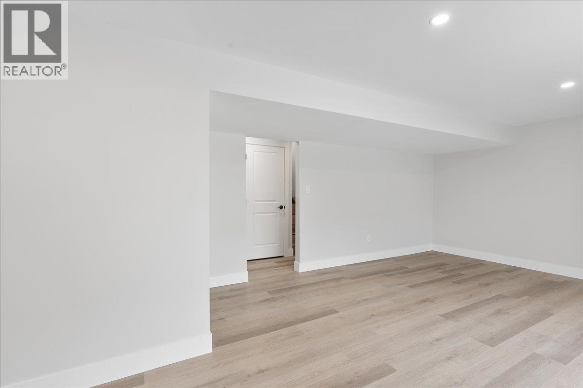 6535 Blue Jay Road, Vernon, BC - Indoor Photo Showing Other Room