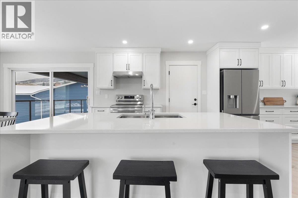 6535 Blue Jay Road, Vernon, BC - Indoor Photo Showing Kitchen With Upgraded Kitchen