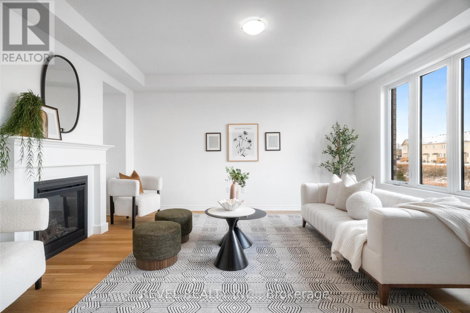 1545 Rothbury Crescent, Milton, ON - Indoor Photo Showing Living Room With Fireplace