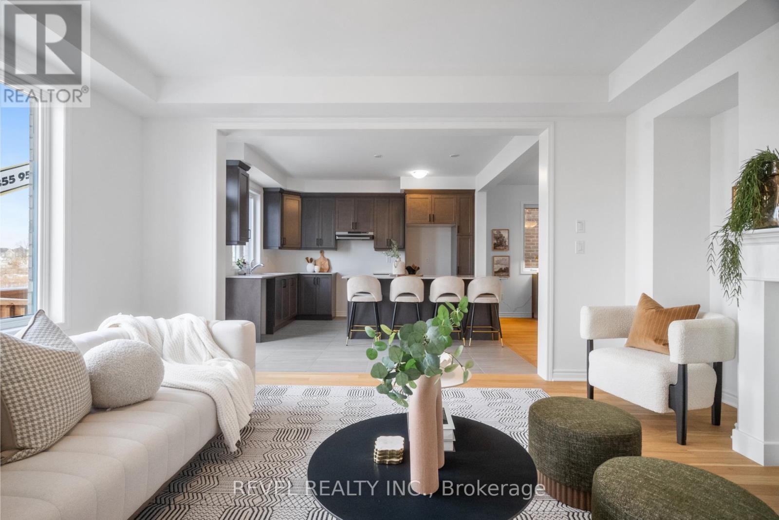 1545 Rothbury Crescent, Milton, ON - Indoor Photo Showing Living Room