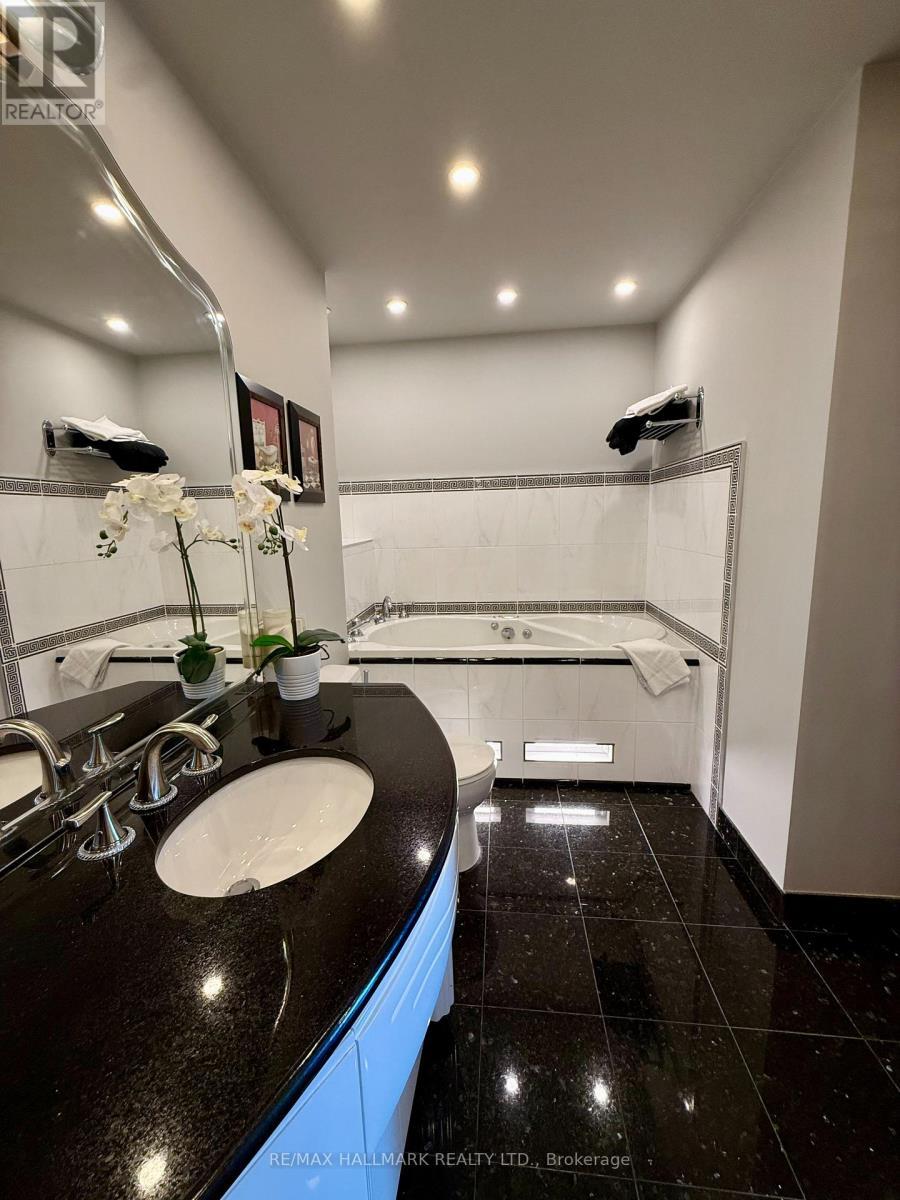 Ph11 - 10 Queens Quay W, Toronto, ON - Indoor