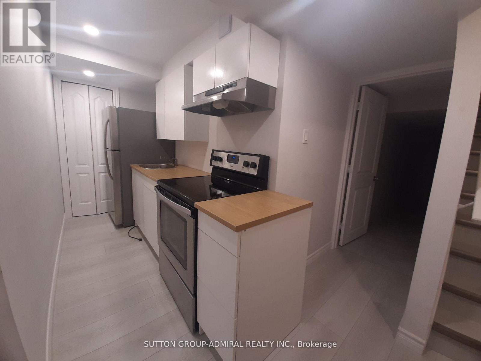 102 Lower - 1331 Major Mackenzie Drive, Vaughan, ON - Indoor Photo Showing Kitchen